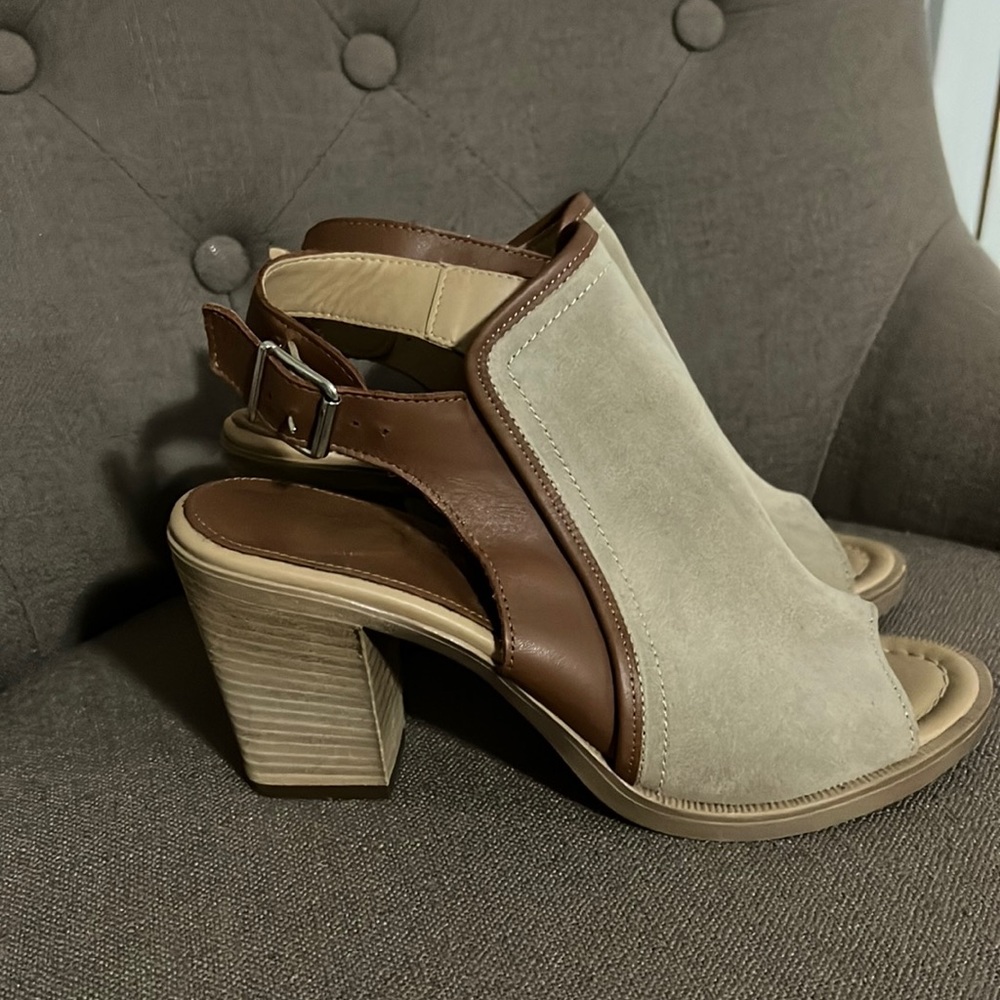Coach women’s heels size 8